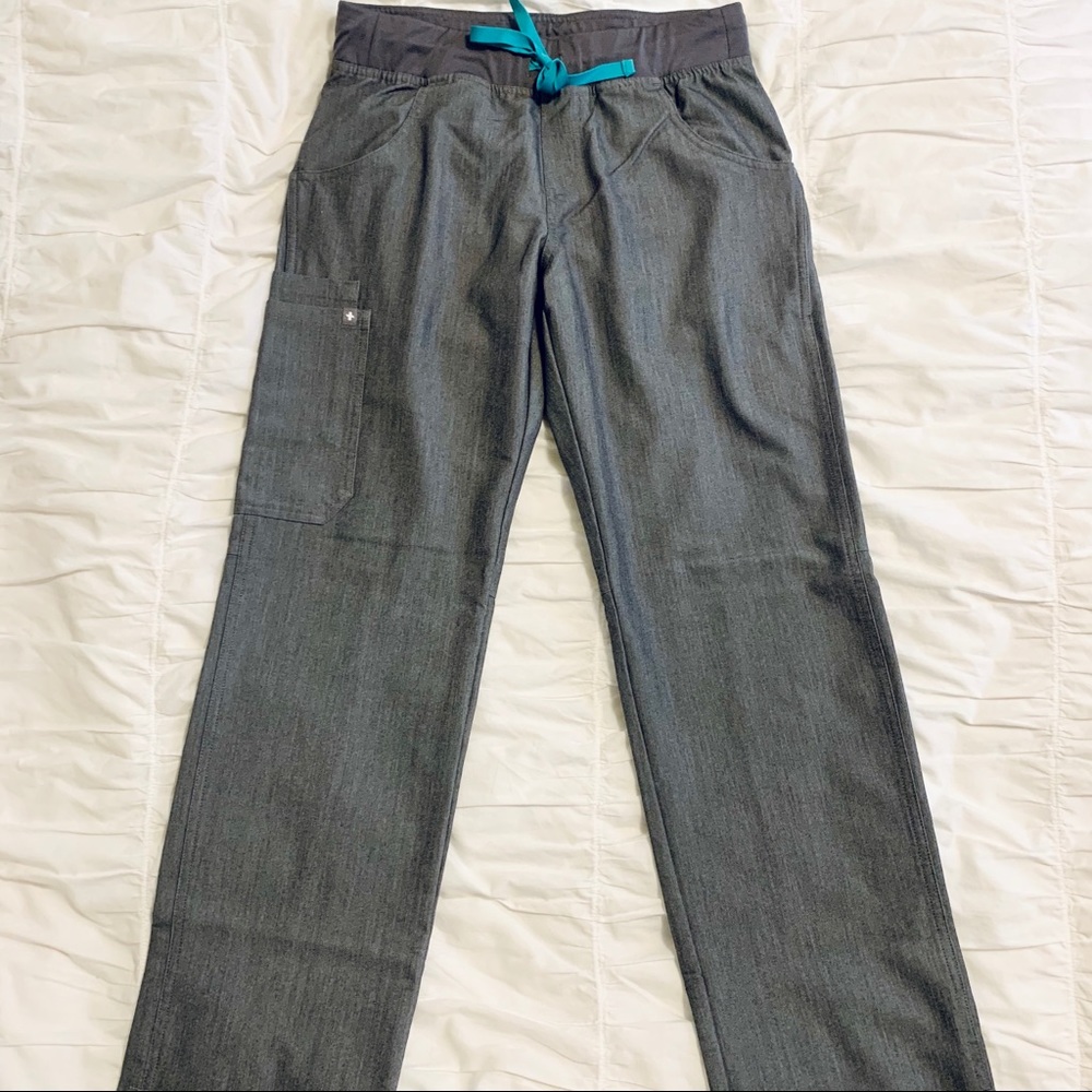 Figs Gray Three Pocket Top & Cargo Bottoms - Picture 4 of 6